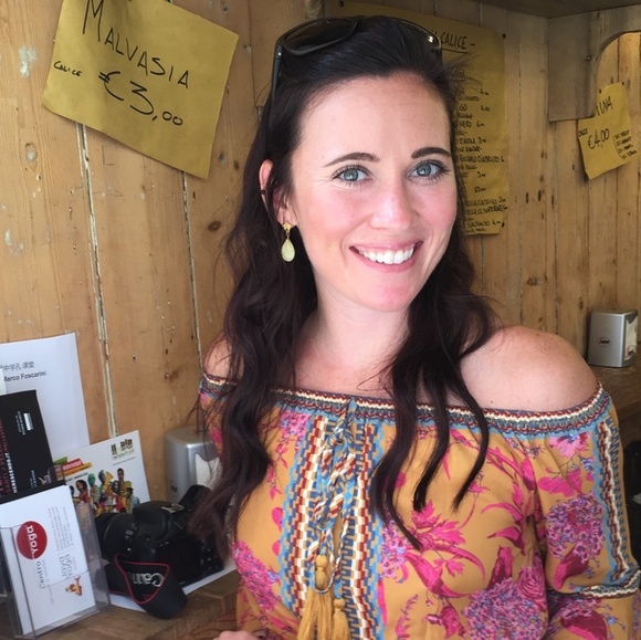 Meet your Posher, Lori - Picture 1 of 6